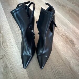 Gianvito Rossi Pointed Leather Ankle Boots Heels